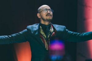 Viral Setelah Materi Stand-up Pandji Pragiwaksono, Ingin Tahu Apa Itu Ptosis?